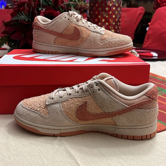 Nike Dunk Low - Picture 3 of 6